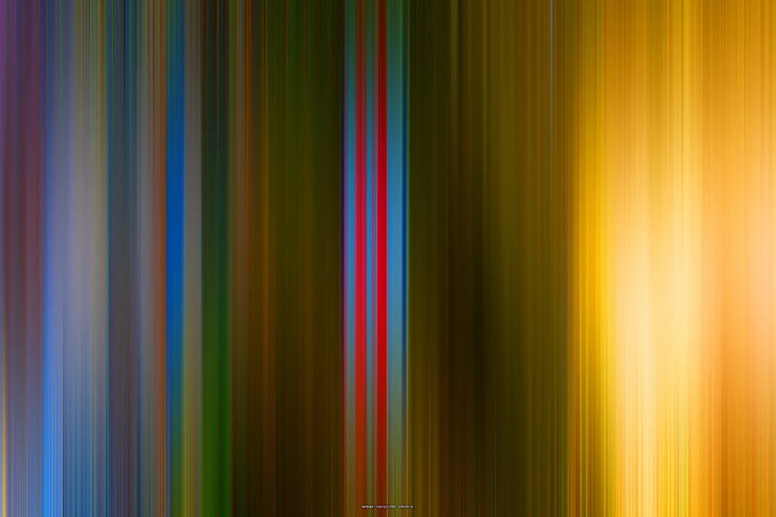 Abstrakte Komposition aus senkrechten, verwischten Farbstreifen in Blau, Rot, Grün und Gelb, rechts leuchtet ein warmes gelbes Licht hell auf.