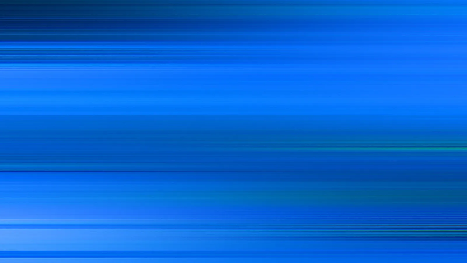 Abstrakte Fläche aus horizontalen blauen Streifen in verschiedenen Helligkeiten, am unteren Rand heller, mit einzelnen grünlichen Linien.