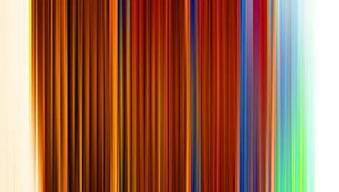 Vertikale, verwischte Streifen in Braun, Orange, Rot, Blau und Grün, links auf hellem Grund.