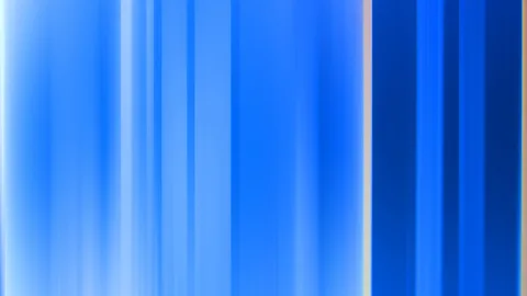 Vertikale Streifen in verschiedenen Blautönen, die von hellem Hellblau links bis zu dunklem Marineblau rechts verlaufen und unscharf wirken.
