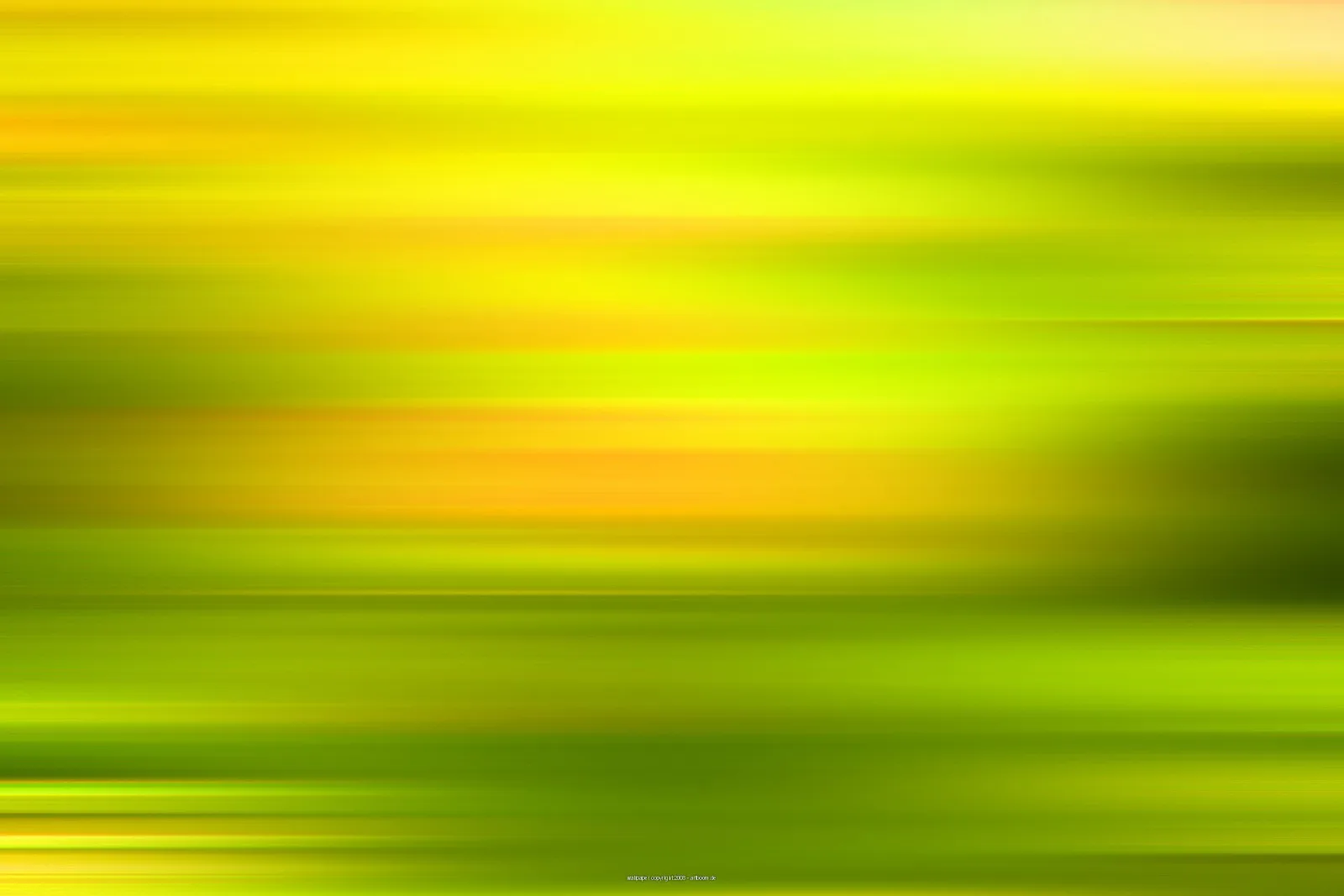 Abstrakte, horizontal verwischte Streifen in Gelb, Gold und Grün, die von hell nach dunkel ineinanderlaufen.