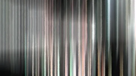 Abstraktes Bild aus vertikalen, unscharf verlaufenden Streifen in Grau, Schwarz, Weiß und dezenten Pastelltönen wie Rosa und Mintgrün.