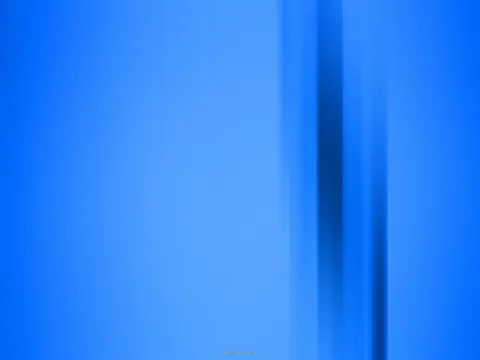 Abstrakte blaue Fläche mit vertikalen Bewegungsstreifen, rechts dunklere Bahnen vor hellerem Blau