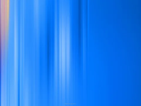 Abstrakte Komposition aus vertikalen, verwischten Streifen in verschiedenen Blautönen, am linken Rand mit hellen rosa und gelben Schlieren.