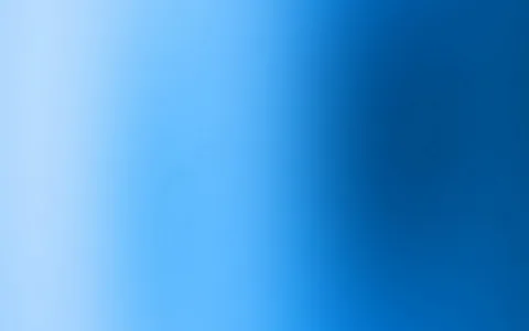 Weicher Farbverlauf in Blautönen: links helles Hellblau, zur Mitte kräftiges Blau, rechts ein dunkles Blau mit sanftem Schatten.