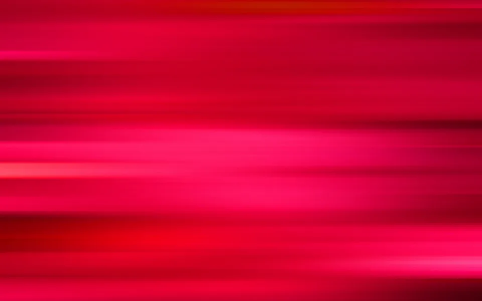 Abstrakter Hintergrund aus horizontalen, verschwommenen Streifen in Rot- und Pinktönen mit hellen Lichtbahnen.