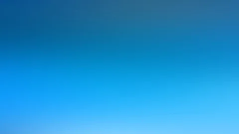 Weich verlaufender Farbverlauf von dunklem Blau oben zu hellem Hellblau unten, mit feinen horizontalen Streifen.