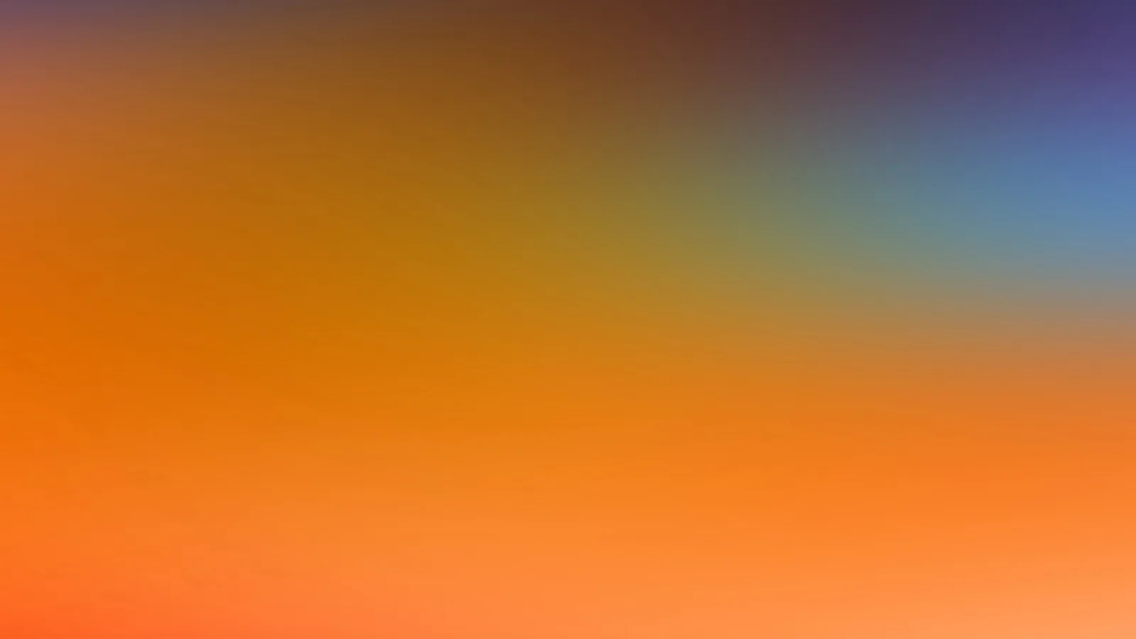Unscharfer Farbverlauf von warmem Orange im unteren Bereich über Ocker bis zu Blau und Violett in der oberen rechten Ecke.
