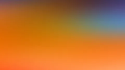 Unscharfer Farbverlauf von warmem Orange im unteren Bereich über Ocker bis zu Blau und Violett in der oberen rechten Ecke.