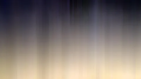 Abstrakte Komposition aus vertikalen, verwischten Streifen, oben dunkelblau bis violett, nach unten in helles Gold und Creme übergehend.
