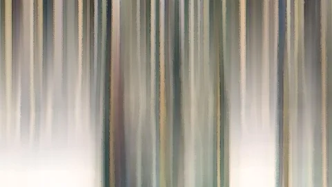 Abstraktes Bild aus vertikalen, unscharfen Streifen in Grau-, Grün- und Beigetönen, unten heller werdend.