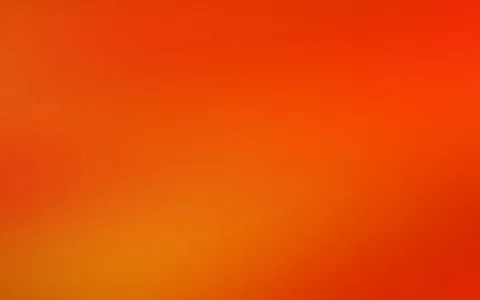 Unscharfer Farbverlauf von Rot oben nach Orange und Gelb unten links, ohne erkennbare Formen.