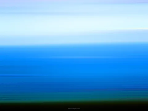Abstrakte Komposition aus horizontalen, verwischten Streifen in Hellblau und Blau, oben heller, unten ein dunkles Grün.