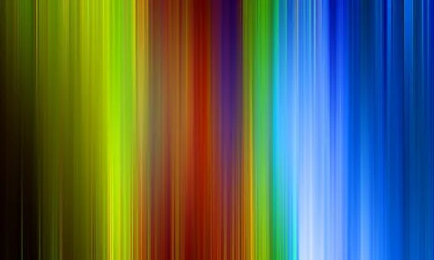 Abstraktes Bild aus vertikalen, verwischten Farbstreifen, von Grün und Gelb über Orange und Rot und Violett bis zu Hellblau und tiefem Blau.