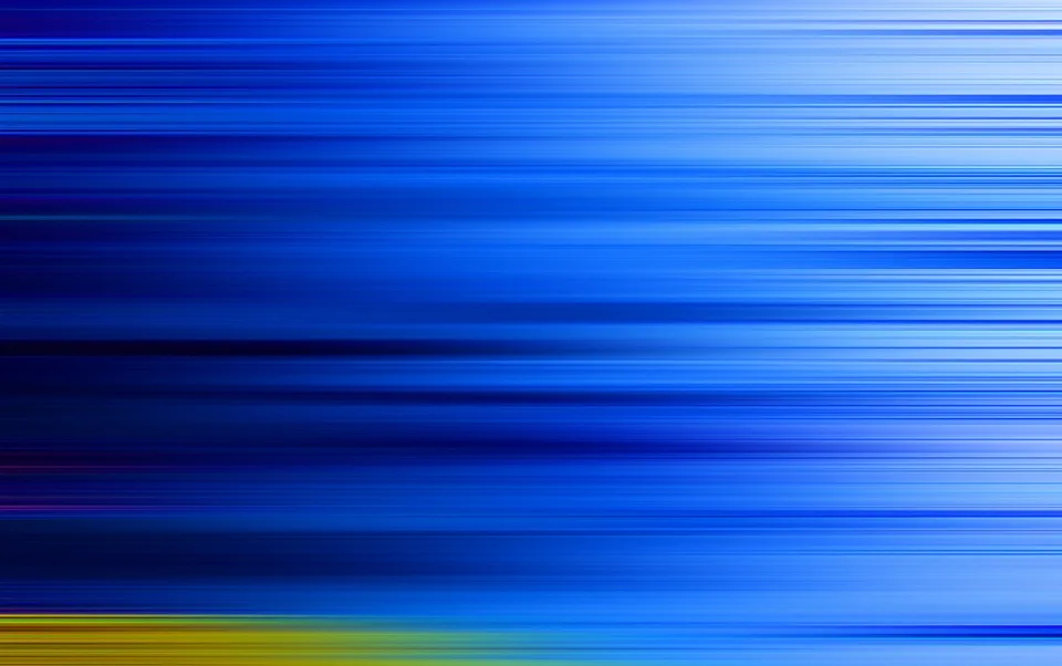 Abstrakte blaue Streifen verlaufen waagerecht über das Bild, nach rechts heller werdend. Am unteren Rand zieht sich ein schmaler gelbgrüner Streifen entlang.