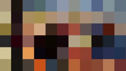 Mosaik aus quadratischen Farbfeldern in gedeckten Erd-, Blau- und Rottönen, in Reihen angeordnet.