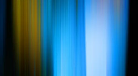 Vertikale blaue und gelbe Streifen verlaufen unscharf über das Bild, an den Rändern dunkel.