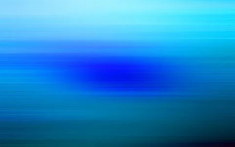 Horizontale Streifen in Blau- und Türkistönen, im Zentrum ein dunkelblauer, unscharfer Fleck.