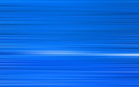 Abstrakte Fläche aus blauen, horizontal verlaufenden Streifen mit einer hellen weißen Linie im unteren Mittelbereich.