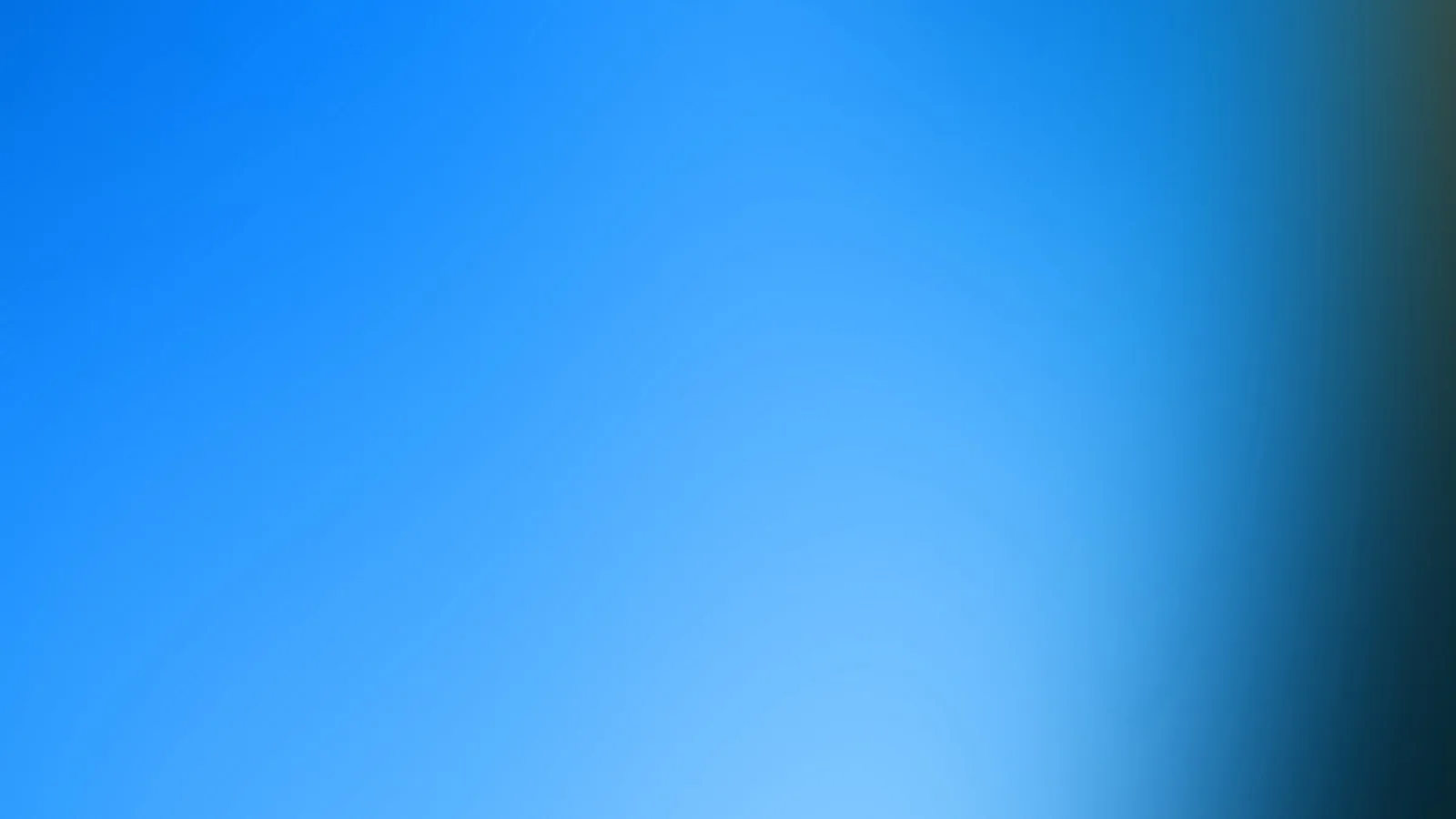Verschwommener Farbverlauf in Blau, heller zur Mitte unten und dunkler Verlauf zum rechten Rand