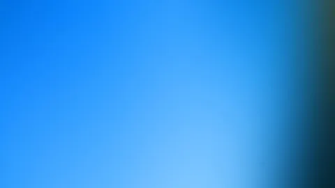 Verschwommener Farbverlauf in Blau, heller zur Mitte unten und dunkler Verlauf zum rechten Rand