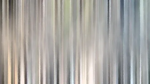Abstraktes Bild mit vertikalen Streifen in Grau, Beige und Blassgrün.