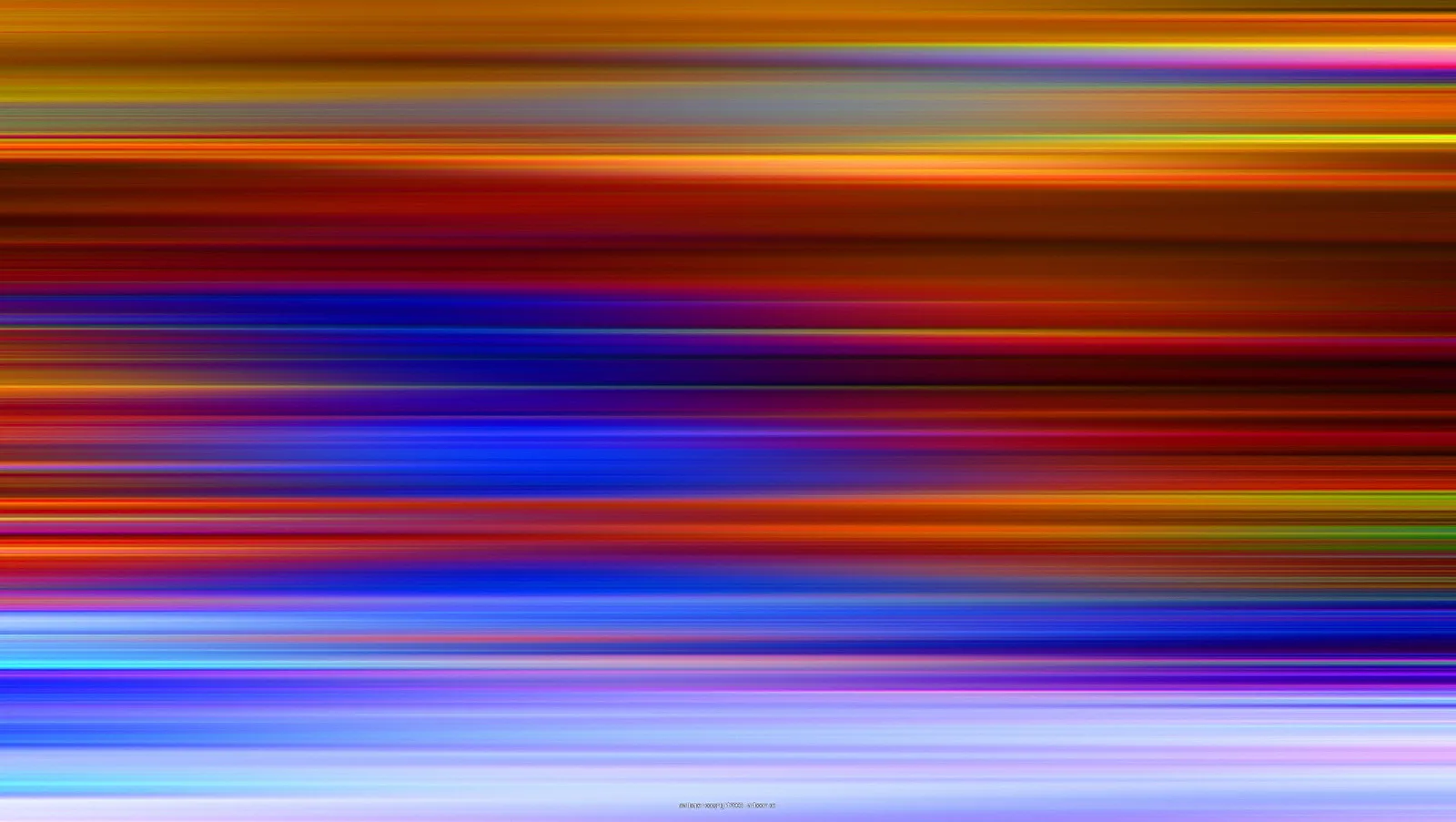 Abstrakte horizontale Farbschlieren in Orange, Rot, Gelb, Blau und Violett, die von oben nach unten verlaufen und sich wie Bewegungsunschärfe überlagern.