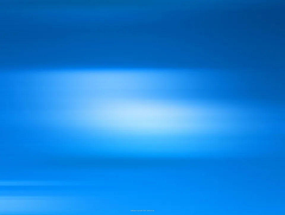 Horizontal verwischte blaue Streifen mit einem hellen, weichen Lichtfleck in der Bildmitte