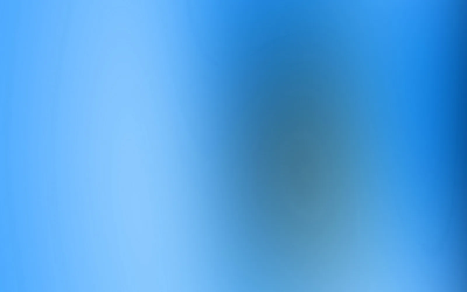 Unscharfer Farbverlauf in Blau- und Türkistönen, in der Bildmitte ein dunklerer, graugrüner Fleck.