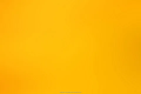 Gleichmäßiger Farbverlauf in Gelb und Orange, an den Rändern leicht dunkler, mit sanften Schattierungen.