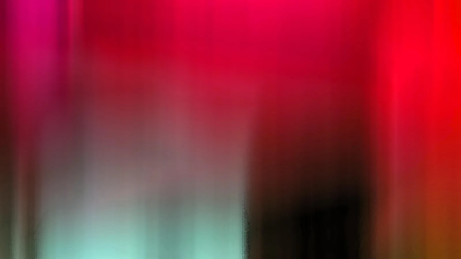 Abstrakte, vertikal verwischte Farbflächen: oben Rot und Magenta, unten links mintgrünes Türkis, rechts unten ein schwarzer Bereich.