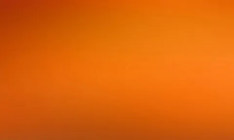 Unscharfer Farbverlauf von dunklem Rotorange oben links zu hellem Orange unten rechts