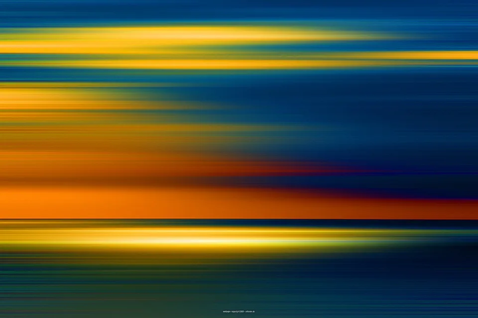 Abstrakte horizontale Streifen in Blau, Gelb und Orange, durch Bewegungsunschärfe verwischt, mit einem hellen gelben Band nahe der Mitte.