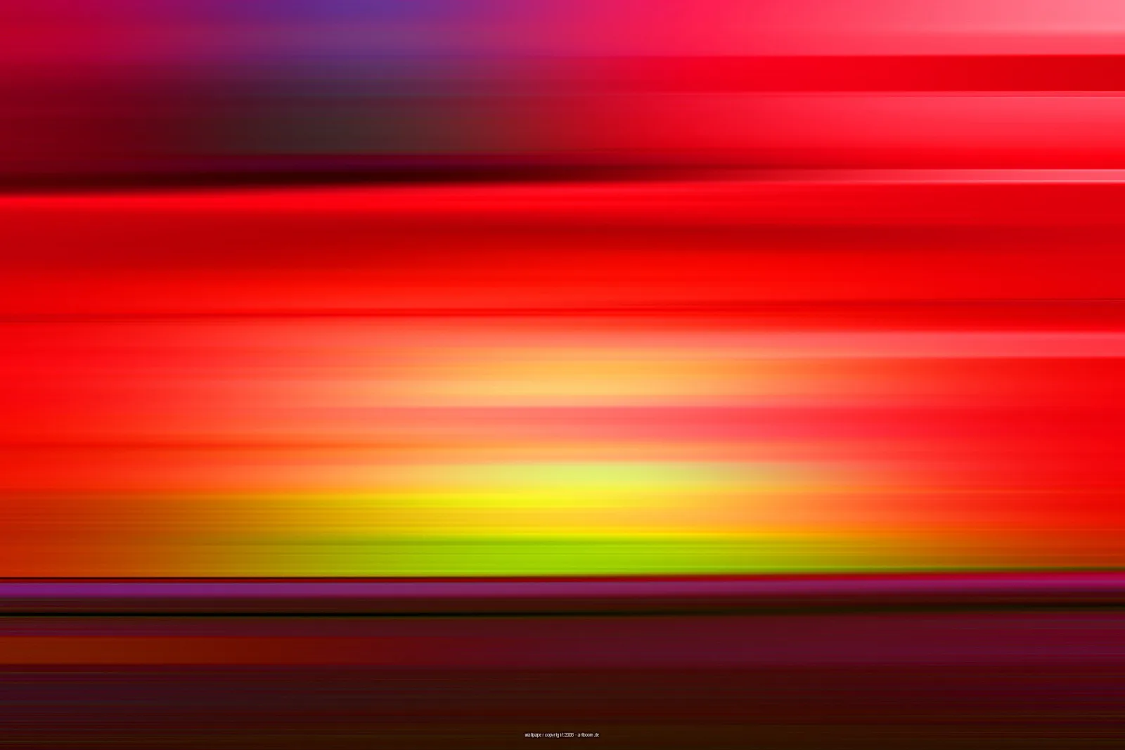 Abstraktes Bild mit horizontalen, verschwommenen Streifen in Rot, Orange, Gelb und Grün, oben violett, unten dunkel.
