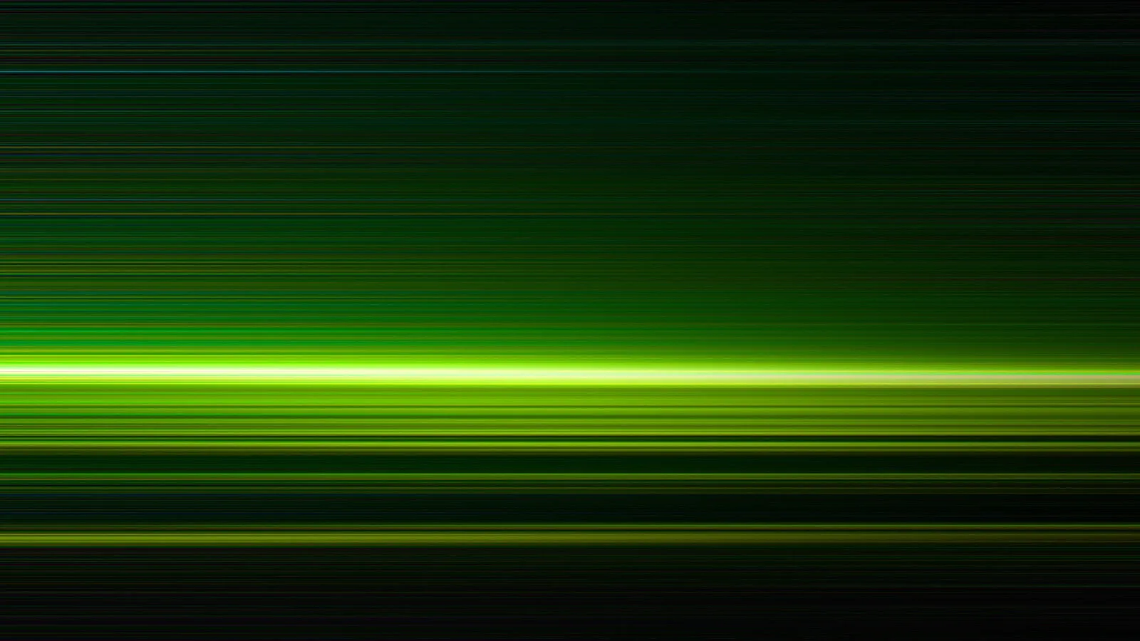 Horizontale grüne Lichtstreifen auf dunklem Hintergrund, am hellsten in der Bildmitte.