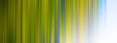 Abstrakte Komposition aus vertikalen Farbstreifen: links dominieren Olivgrün und Gelb, nach rechts gehen die Streifen in Blau und Hellblau über, die im weißen Bereich ausblenden.