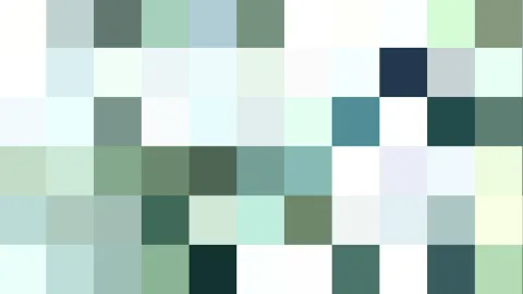 Abstrakte Komposition aus kleinen, quadratischen Farbfeldern in Grün-, Türkis- und Weißtönen, die ein grobes Pixelraster bilden.
