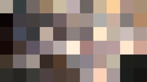 Quadratisches Pixelraster aus gedeckten Grau-, Beige- und Hauttönen, kaum erkennbares Motiv