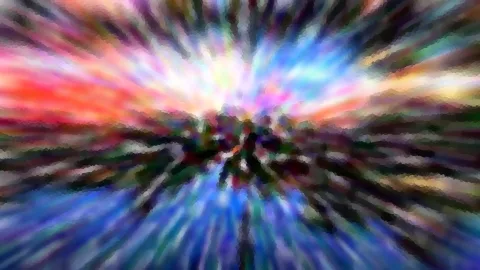 Abstrakte Bewegungsunschärfe mit radial verlaufenden bunten Streifen in Rot, Blau und Weiß, in der Mitte dunkle Umrisse