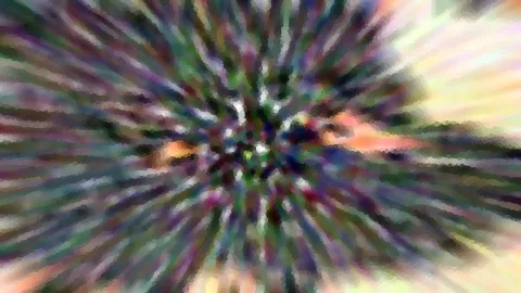 Abstrakte Komposition aus radial von der Mitte nach außen laufenden, verwischten Streifen in Grün, Violett, Rosa und Weiß, am Rand gelbliche Helligkeit.