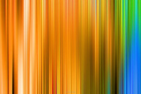 Vertikal verwischte Streifen in Orange, Gelb, Grün und Blau, die von links nach rechts ineinander übergehen.