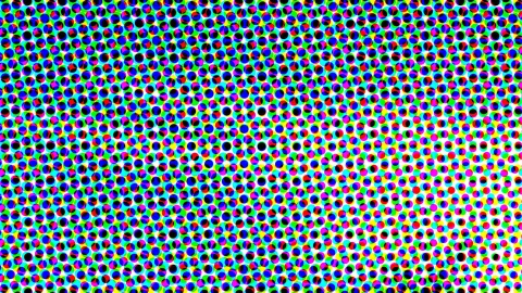 Dichtes, regelmäßiges Raster aus kleinen farbigen Punkten in Rot, Grün, Blau, Cyan, Magenta und Gelb auf schwarzem und weißem Grund