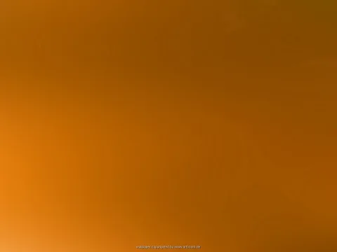 Großflächiger Verlauf von hellem Orange unten links zu dunklem Braunorange oben rechts, mit feinen weichen Schlieren.