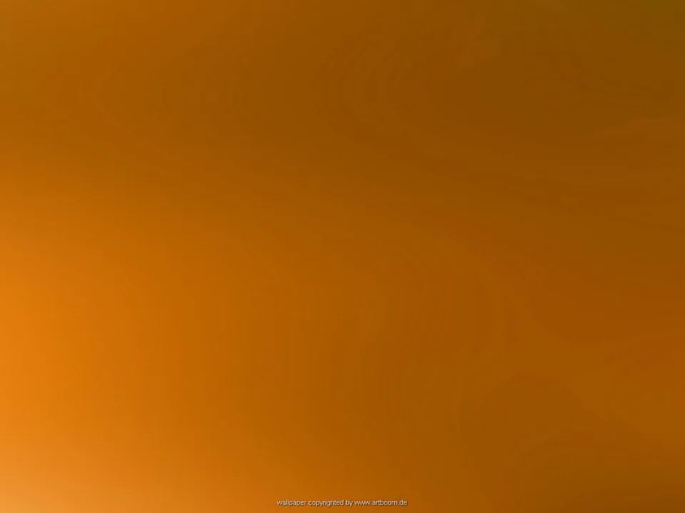 Großflächiger Verlauf von hellem Orange unten links zu dunklem Braunorange oben rechts, mit feinen weichen Schlieren.