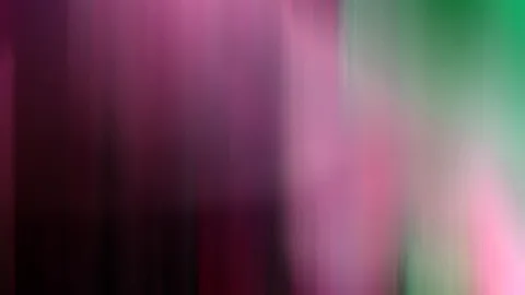 Verschwommene vertikale Streifen in Magenta, Pink und Grün, links dunkler, rechts oben grün.