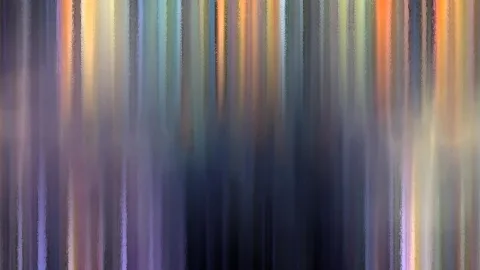 Abstrakte, verwischte vertikale Streifen in Violett, Blau, Orange und Grün, zur Mitte und unten hin dunkler.