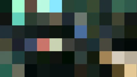 Abstraktes Mosaik aus quadratischen Farbfeldern in Dunkelgrün, Mint, Blau, Rosa und Beige.