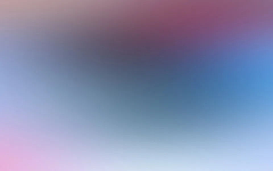 Unscharfer Farbverlauf von Rosa über Mauve bis Blau, oben rechts dunkler, unten links heller.