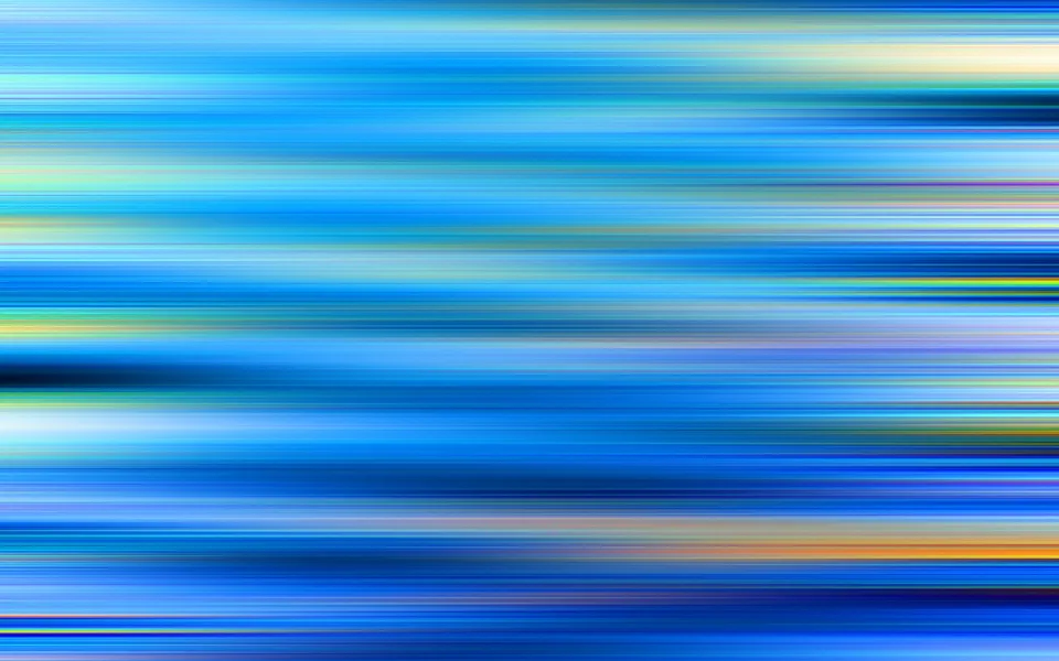 Abstrakte Komposition aus horizontalen, verwischten Streifen in Blau, Türkis und Weiß, durchsetzt mit einzelnen gelben und orangefarbenen Akzenten.
