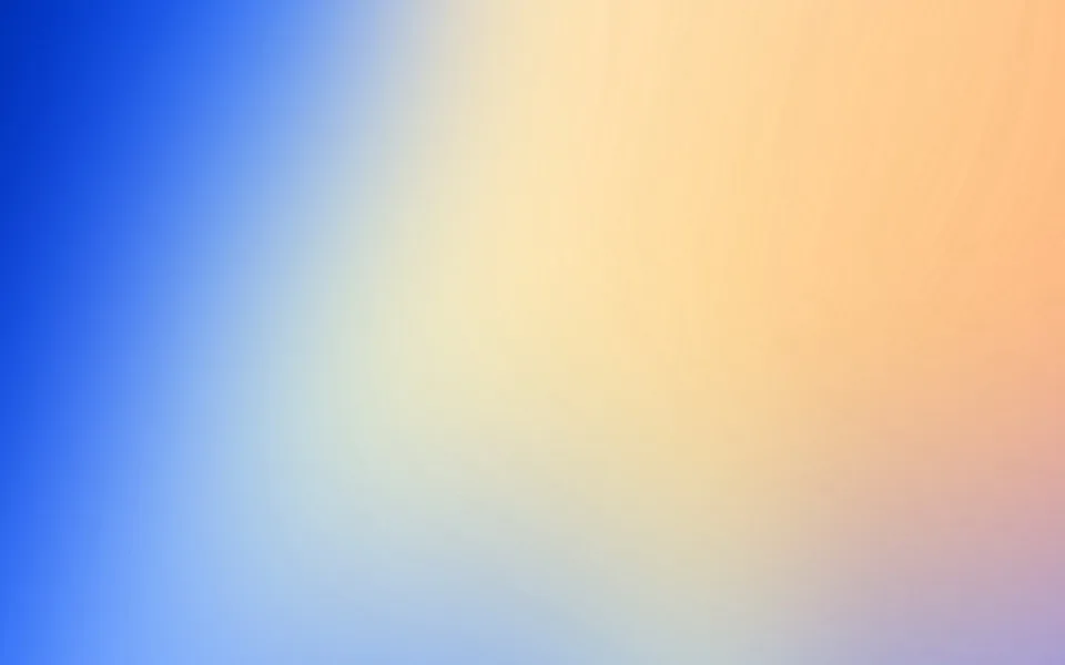 Weich verwischter Farbverlauf von tiefblau links über helles Creme in der Mitte bis zu warmem Orange und Lila rechts unten.